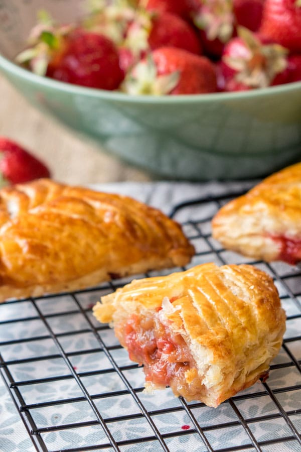 La recette des chaussons rhubarbe et fraises