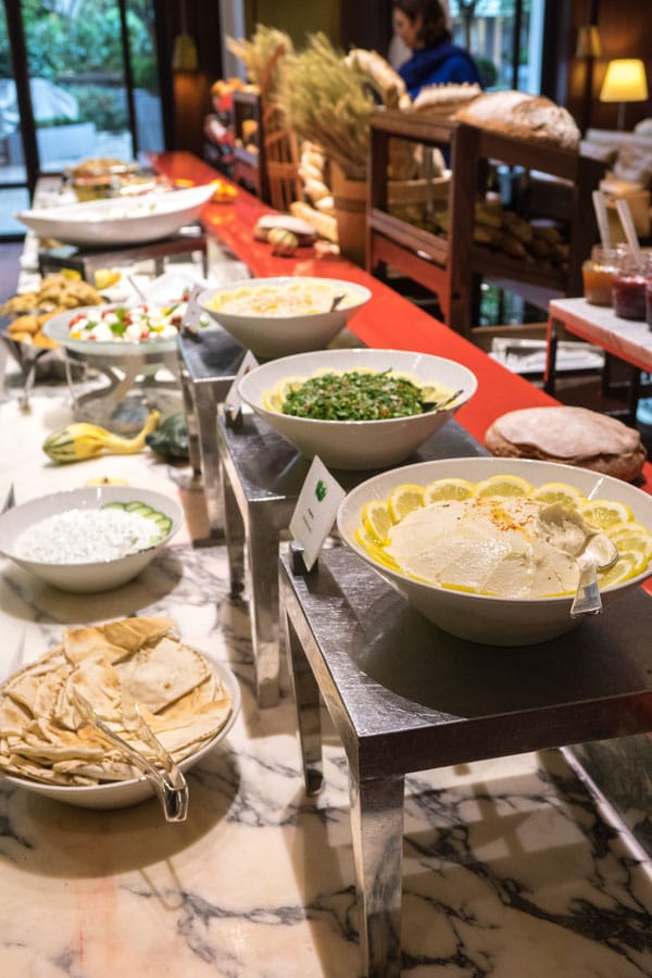Le buffet salé du brunch du Royal Monceau Paris