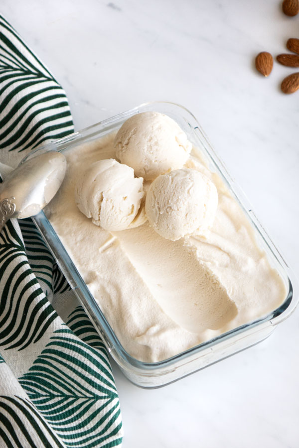 Boules de glace au lait d'amande facile à réaliser